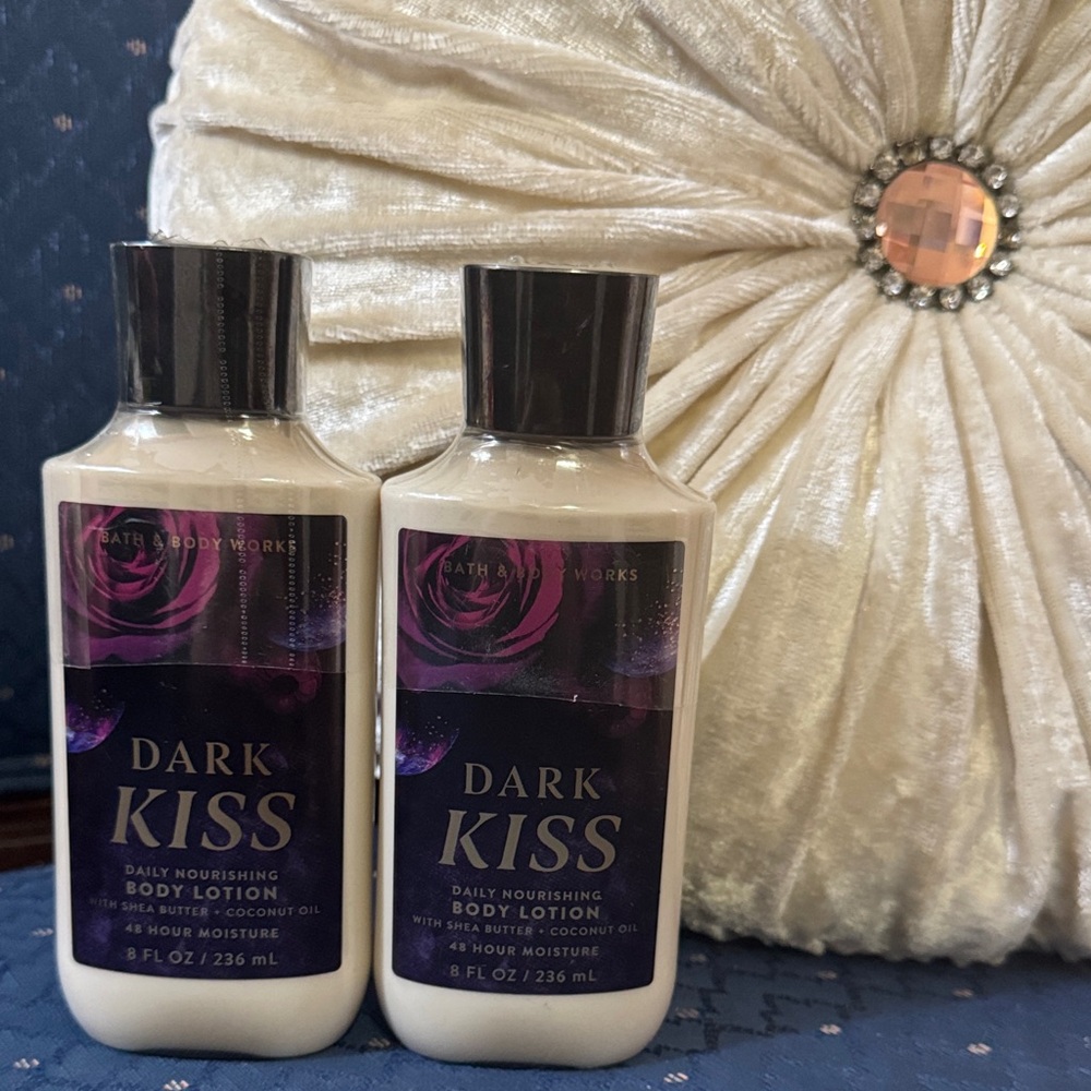 Bath & Body Works Dark Kiss Daily Nourishing Body Lotion - Purple and Black